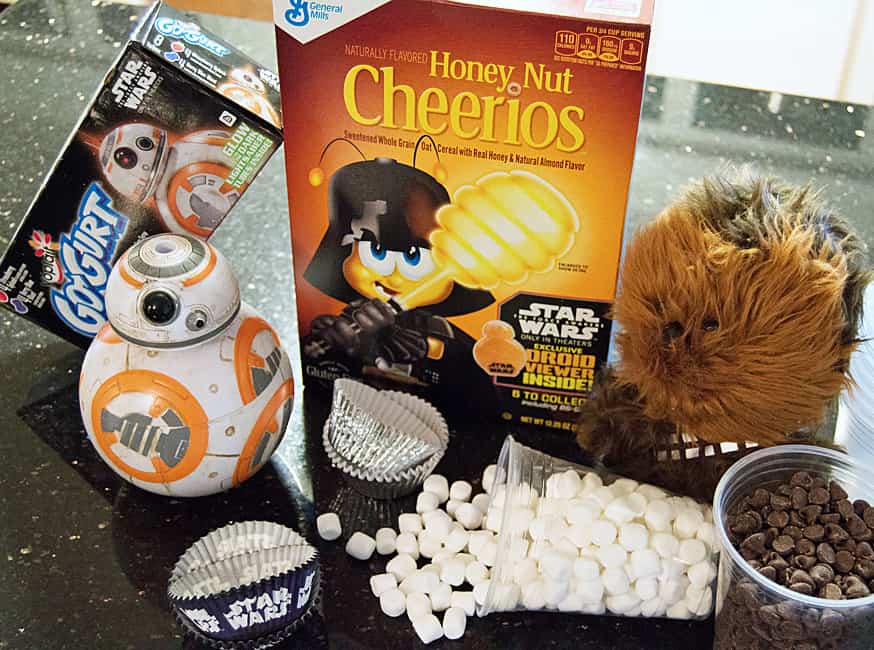 After School Snack Idea – Star Wars: The Force Awakens “dark Side” Munchie Mix And Go-gurt! #awakenyourtastebuds