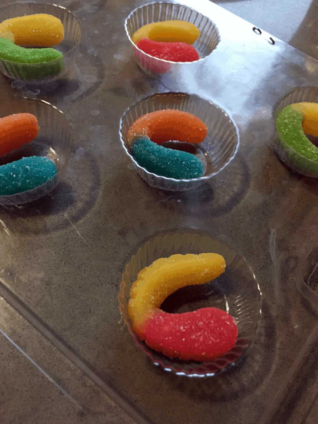 Make These Easy And Cute “worms In Dirt” Candy Treats!
