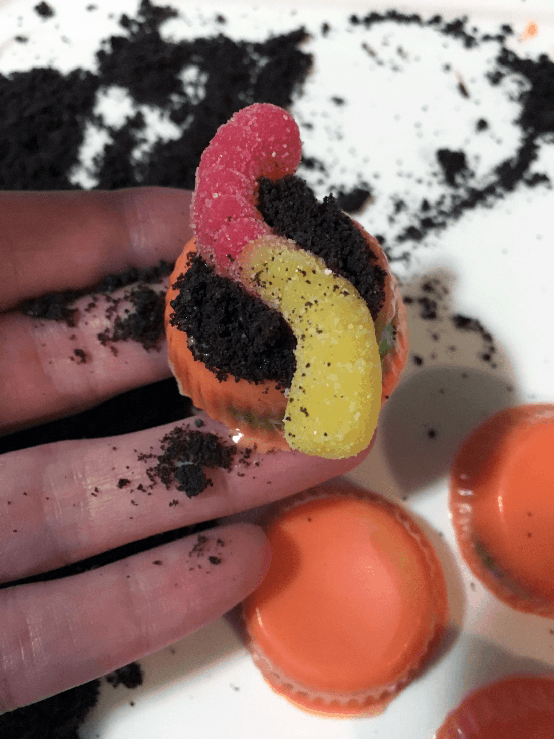 Make These Easy And Cute “worms In Dirt” Candy Treats!