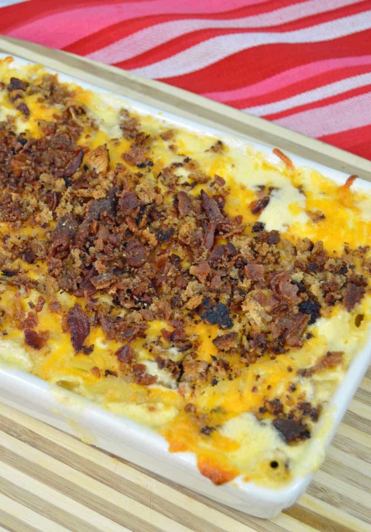 This Homemade Mac & Cheese With 3 Cheeses, Bacon & Breadcrumbs Is To Die For