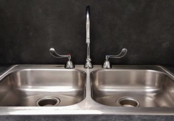 Clogs 101 – How To Prevent Them (and When To Call A Plumber)