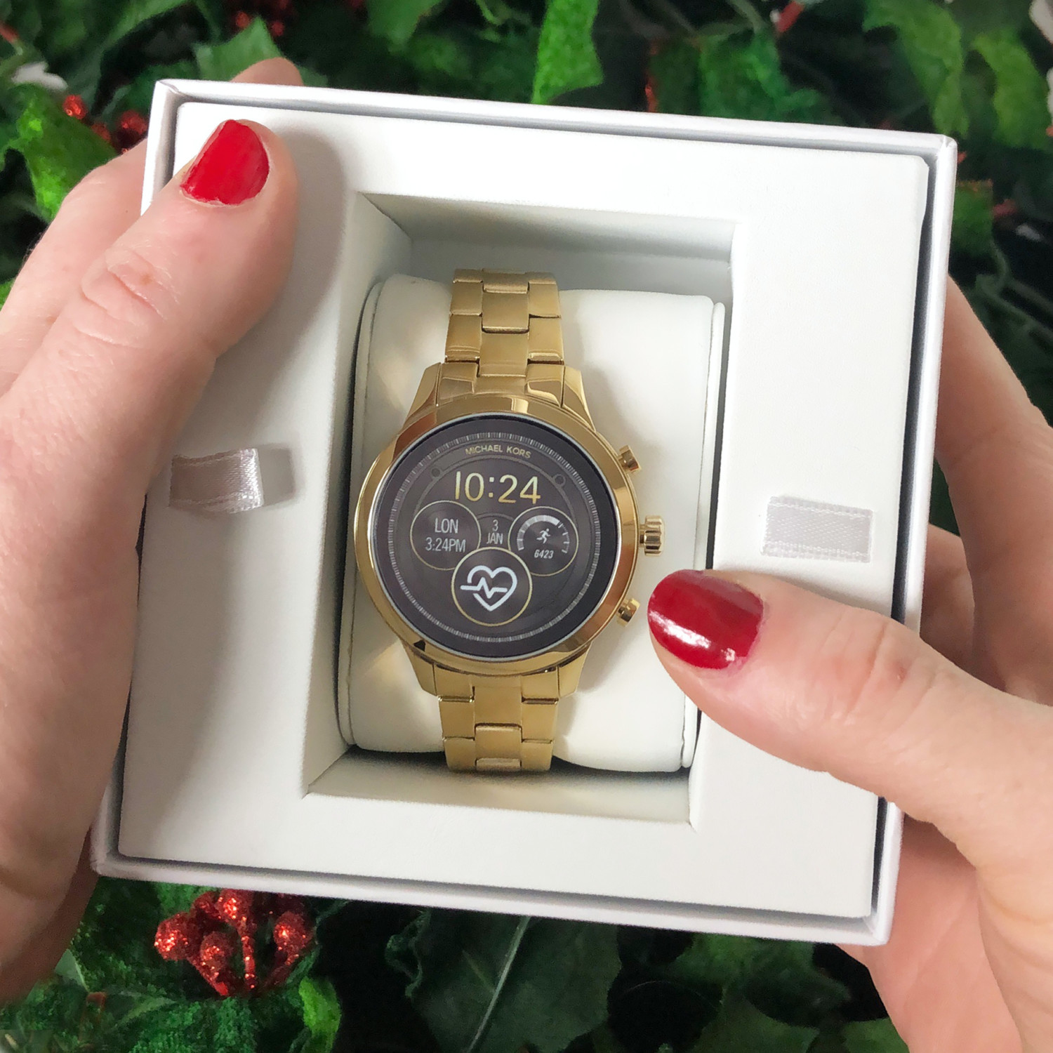 De Dios aceptable saldar The Michael Kors Access Runway Smartwatch for iOS and Android - Life She Has