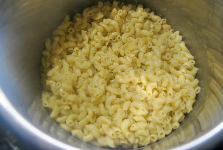 Instant Pot Jalapeño Popper Mac and Cheese - Life She Has